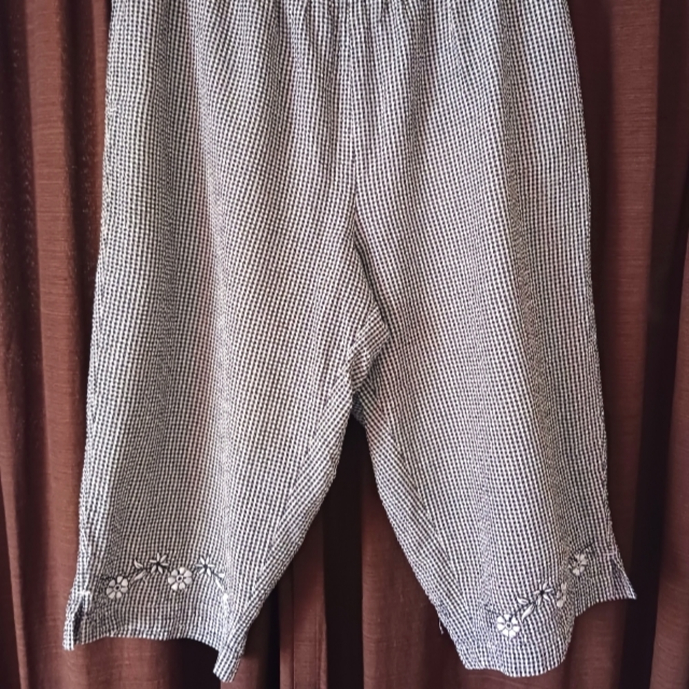 Butterfly capris - Picture 2 of 4